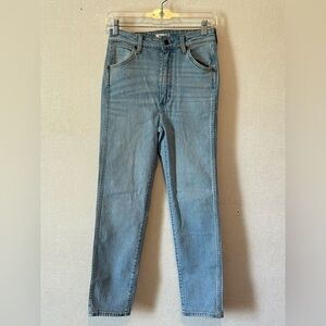 Wrangler | Market Sample | Measurements in photos